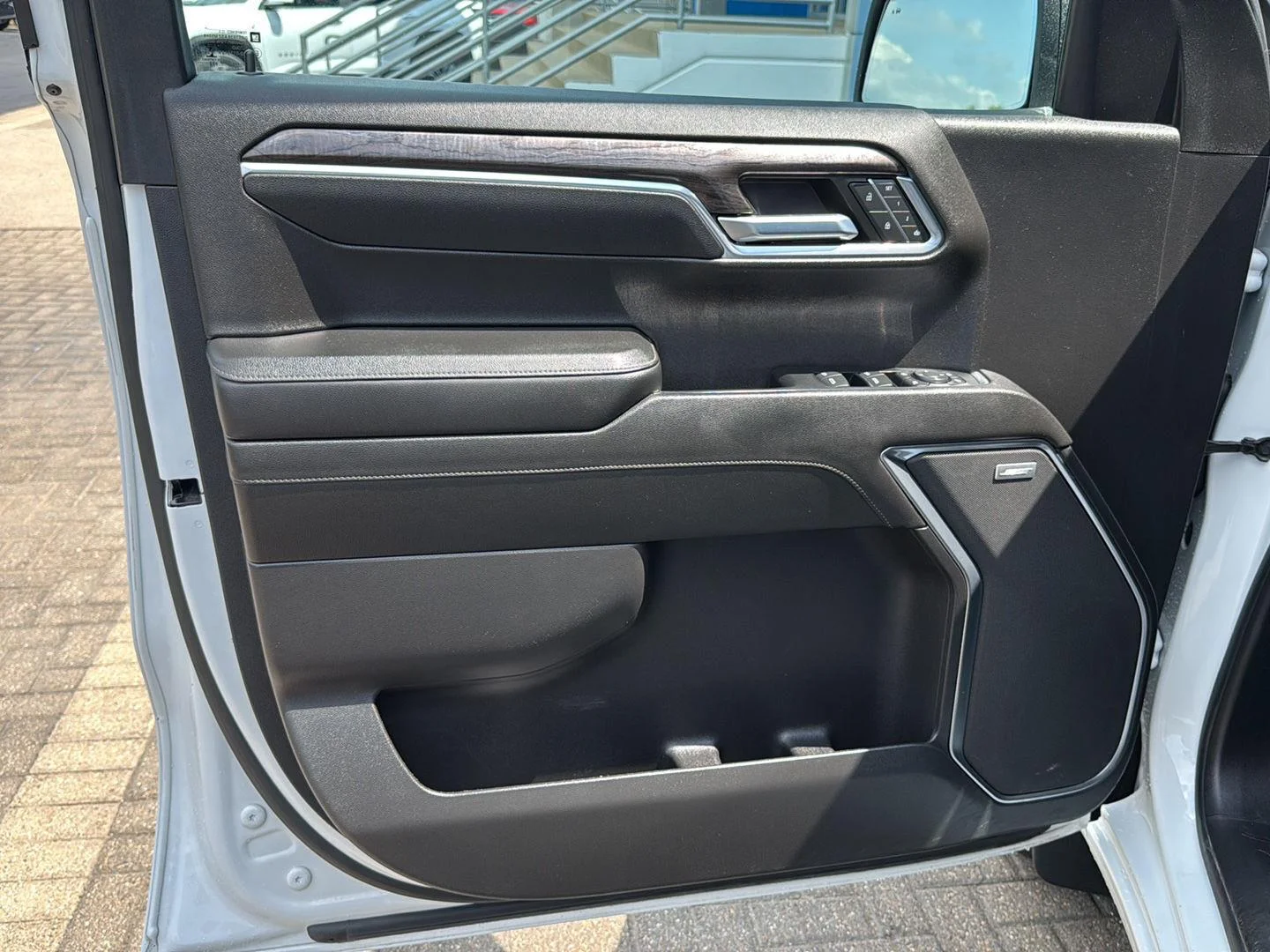 Used 2022 Summit White Chevrolet LTZ image 12