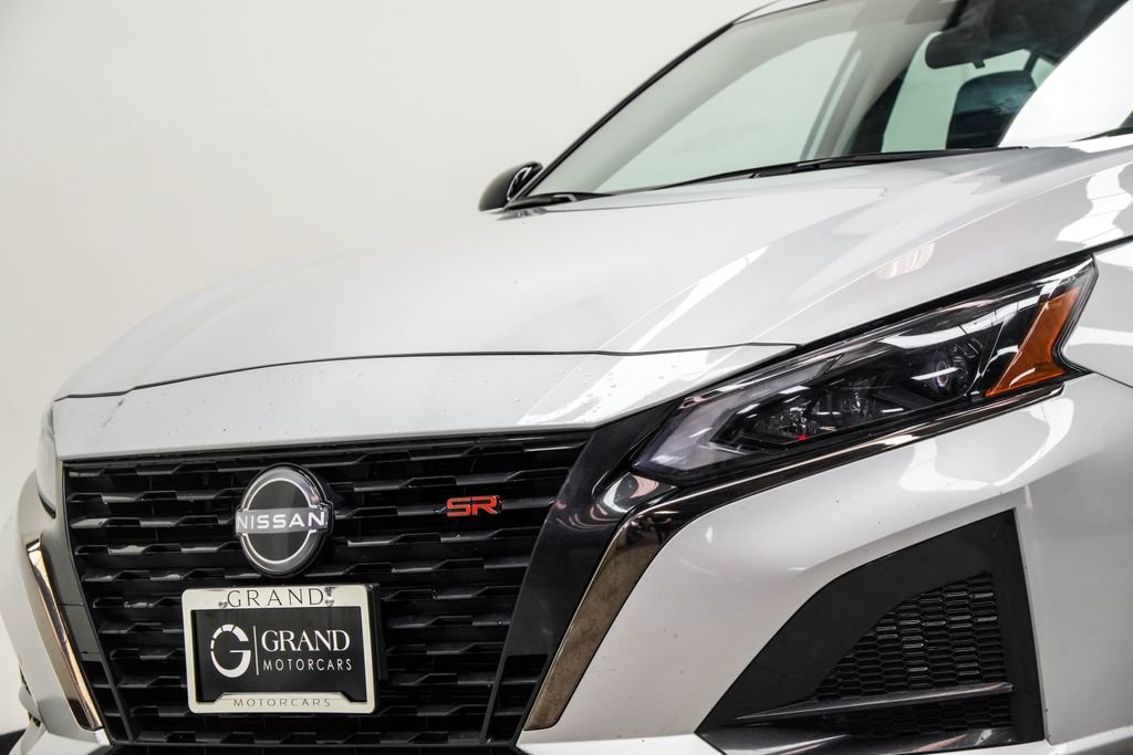 Used 2024 Silver Nissan 2.5 SR image 2