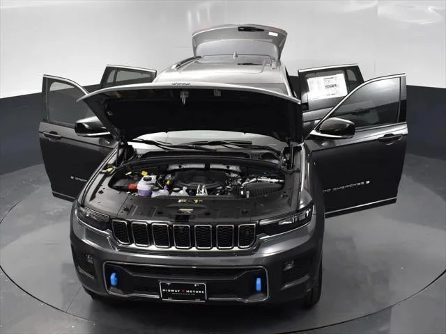 New 2024 Baltic Gray Metallic Clear-Coat Exterior Paint Jeep Overland image 45