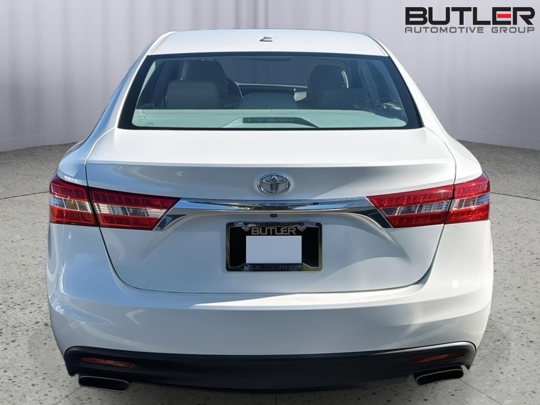 Used 2015 Blizzard Pearl Toyota XLE image 9