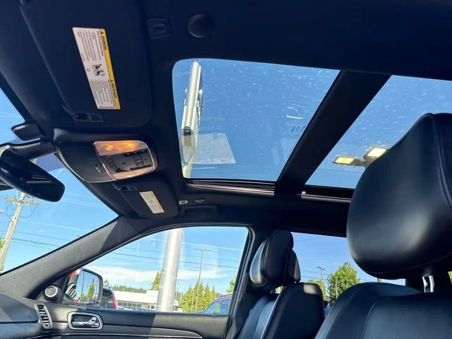 Used 2018 Velvet Red Pearlcoat Jeep High Altitude image 38