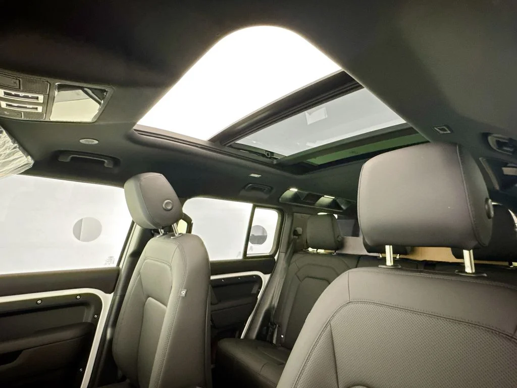 New 2026 Fuji White Land Rover X-Dynamic SE image 22