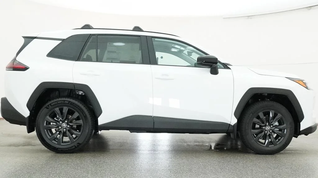 New 2026 Ice Cap Toyota XLE Premium image 13