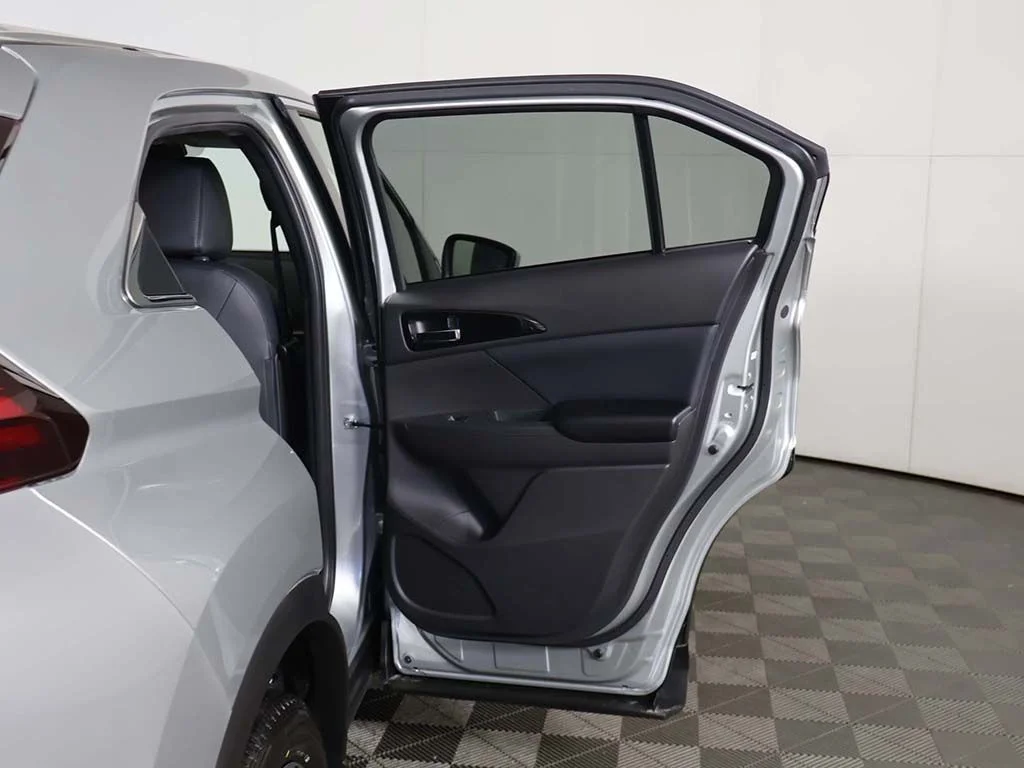New 2026 Silver Mitsubishi SE image 21