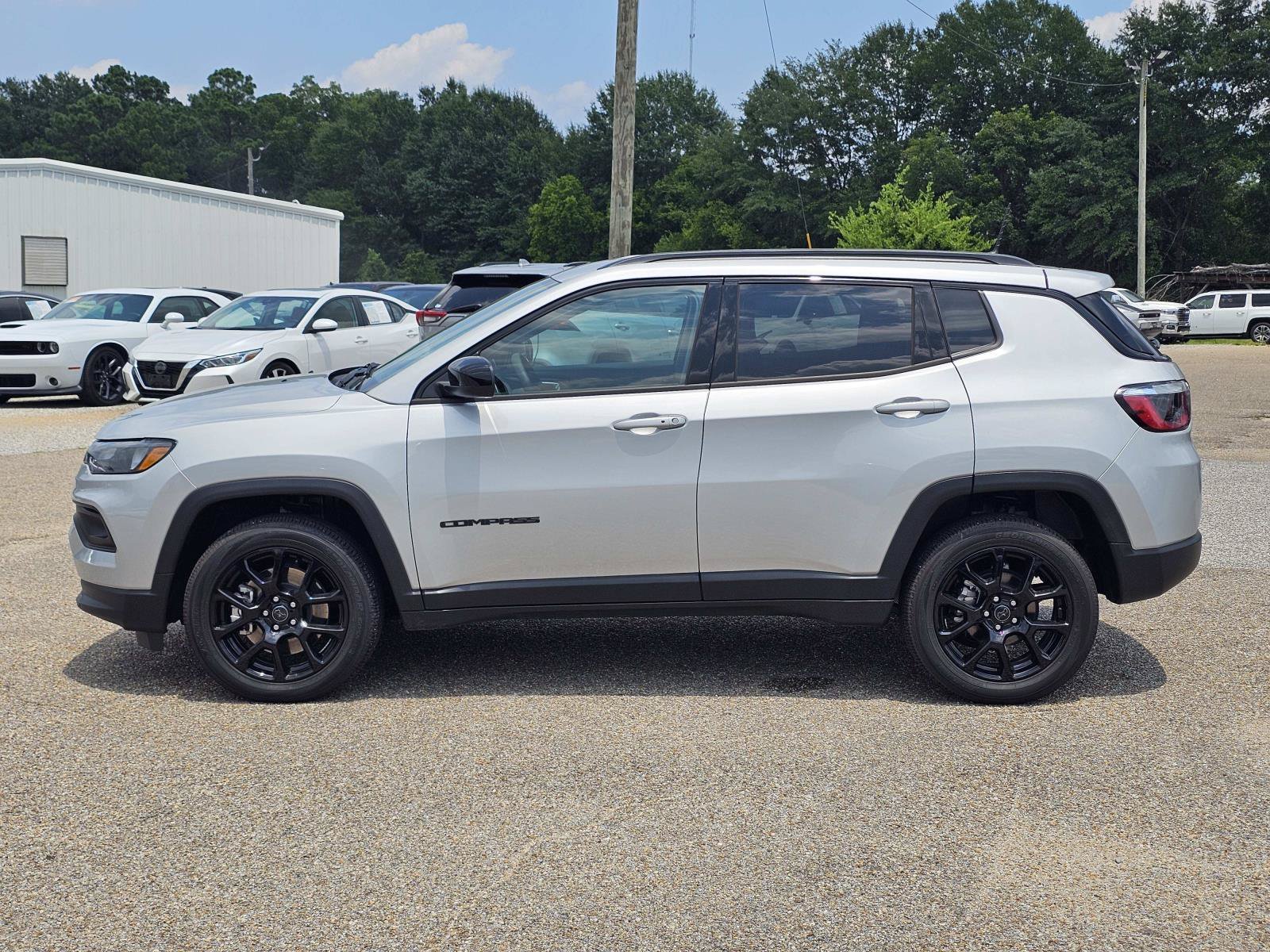 New 2026 Silver Zynith Metallic Clearcoat Jeep Latitude Altitude image 13