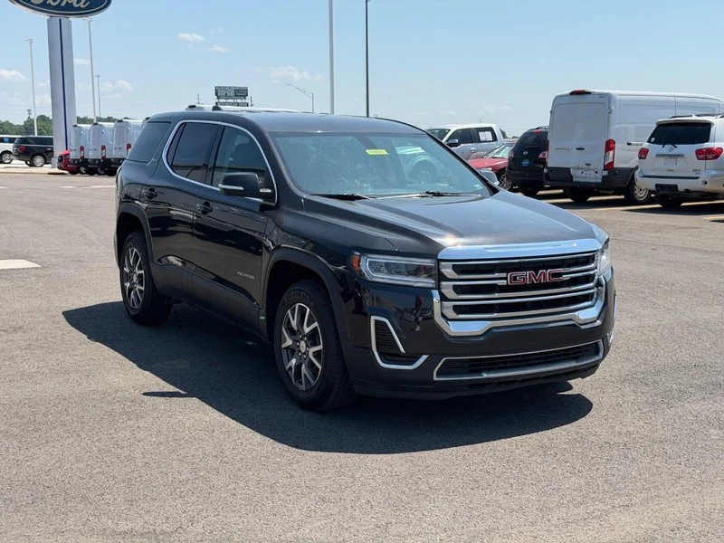 Certified Used 2020 Carbon Black Metallic GMC SLE image 3