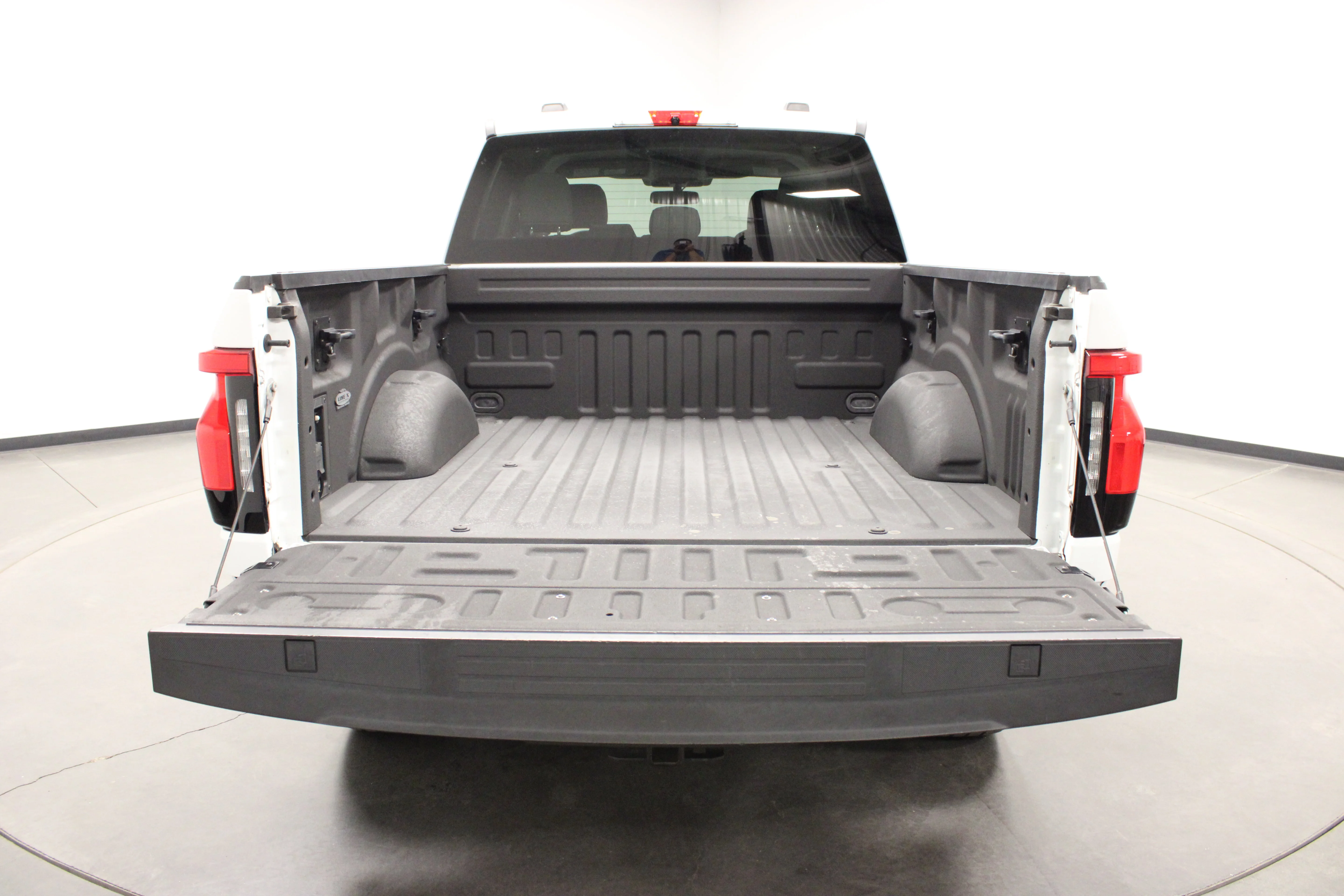 Used 2023 Oxford White Ford XLT image 14