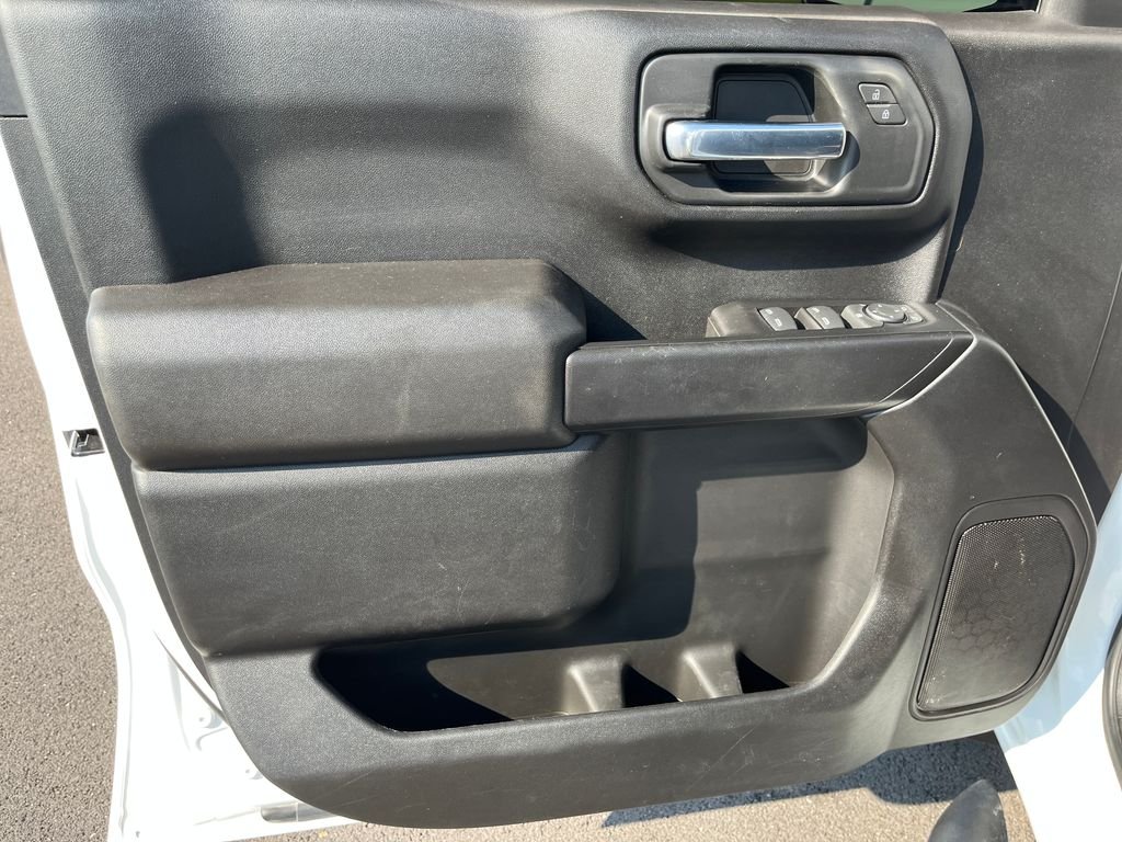 Used 2025 White Chevrolet Custom image 12