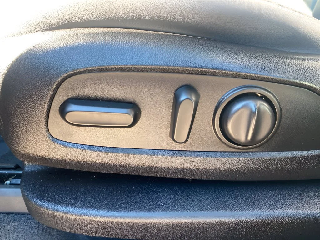Used 2019 Includes Spectra Gray lower exterior accent color. Buick Essence image 10