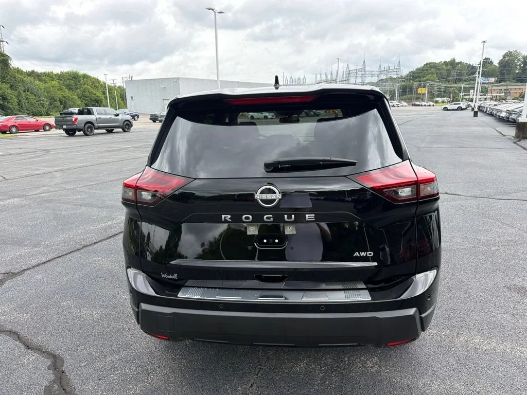 Used 2025 Kh3/super Blac Nissan SV image 7