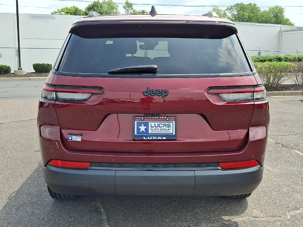 Used 2024 Red Jeep Altitude X 4x4 image 10
