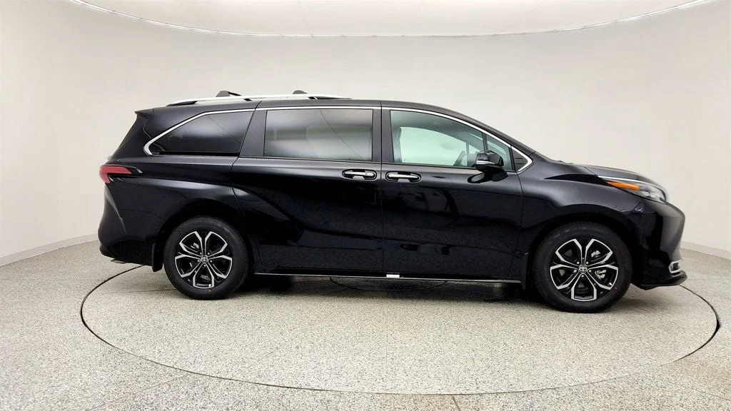 Used 2026 Midnight Black Metallic Toyota Platinum AWD 7-Seater w/ 1080p HD Rear Seat Entertainment image 4
