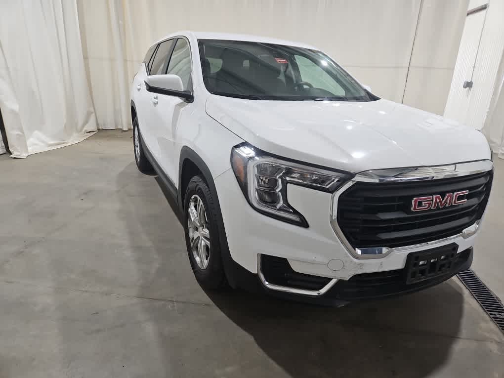 Used 2024 Summit White GMC SLE image 4
