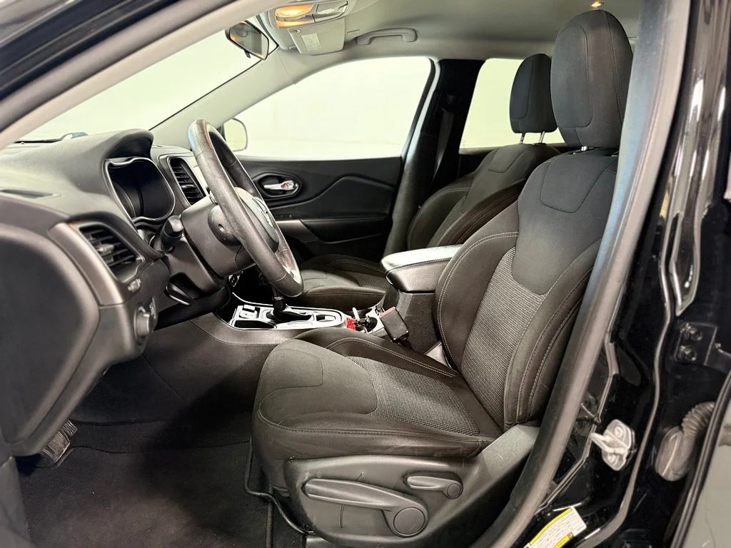 Used 2020 Black Jeep Latitude image 11