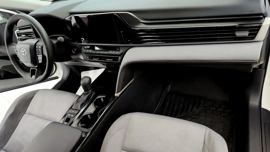 Used 2025 White Toyota LE image 24