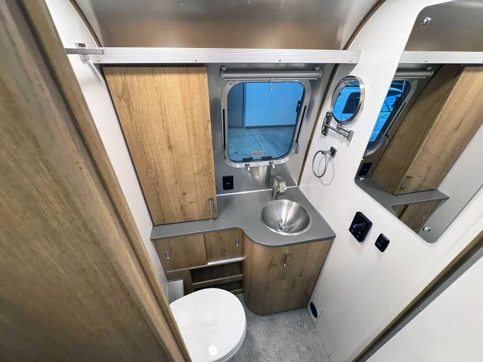 New 2027 SILVER AIRSTREAM  image 28
