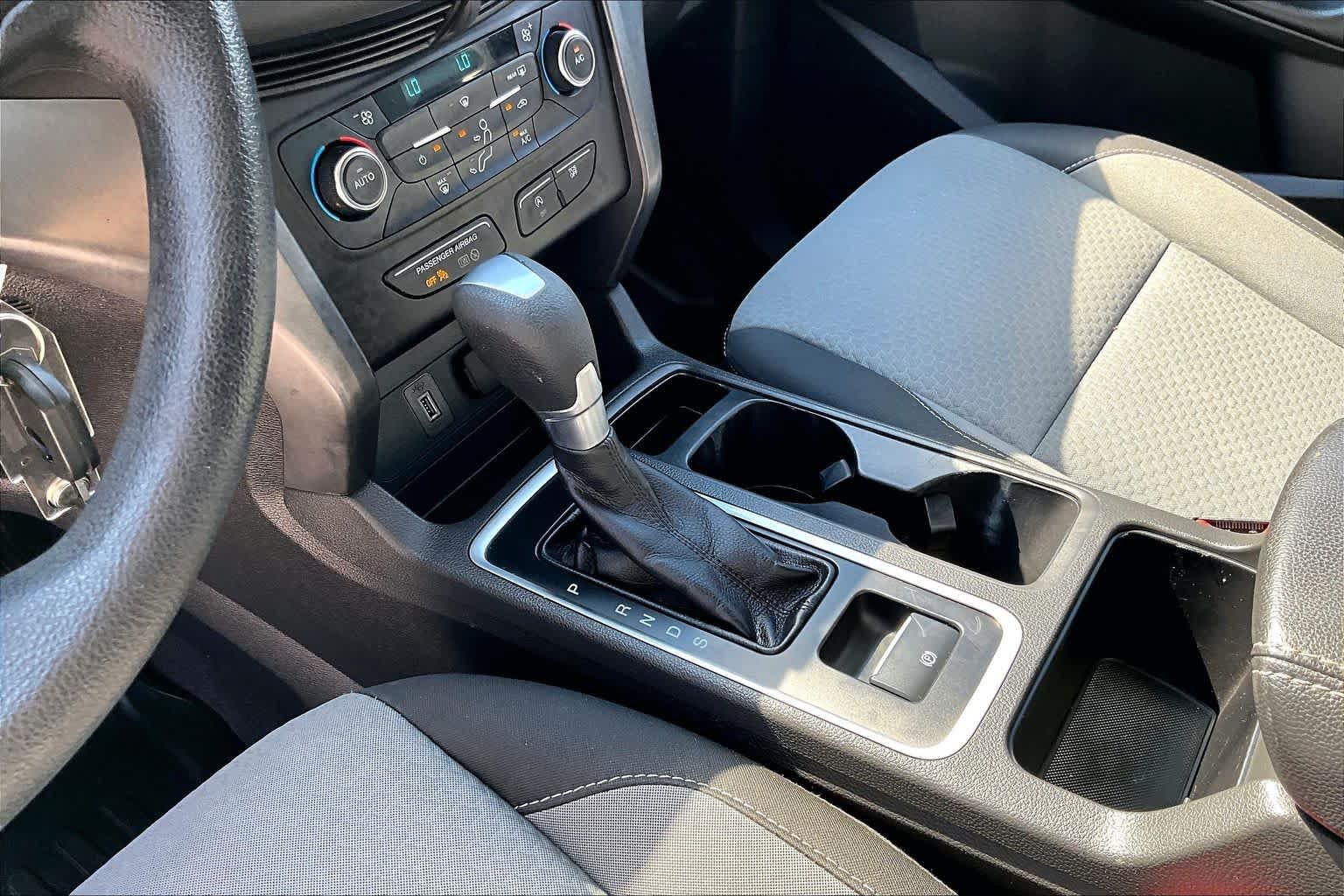 Used 2017 Oxford White Ford SE image 15