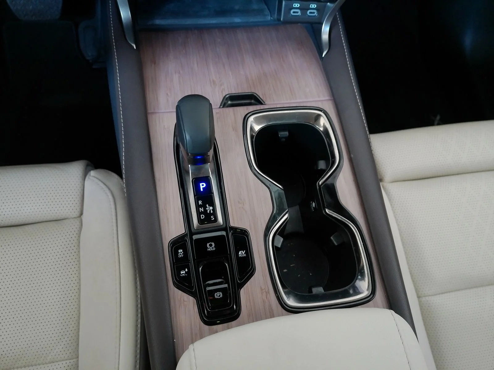 Used 2024 Silver Lexus 350h Luxury image 19