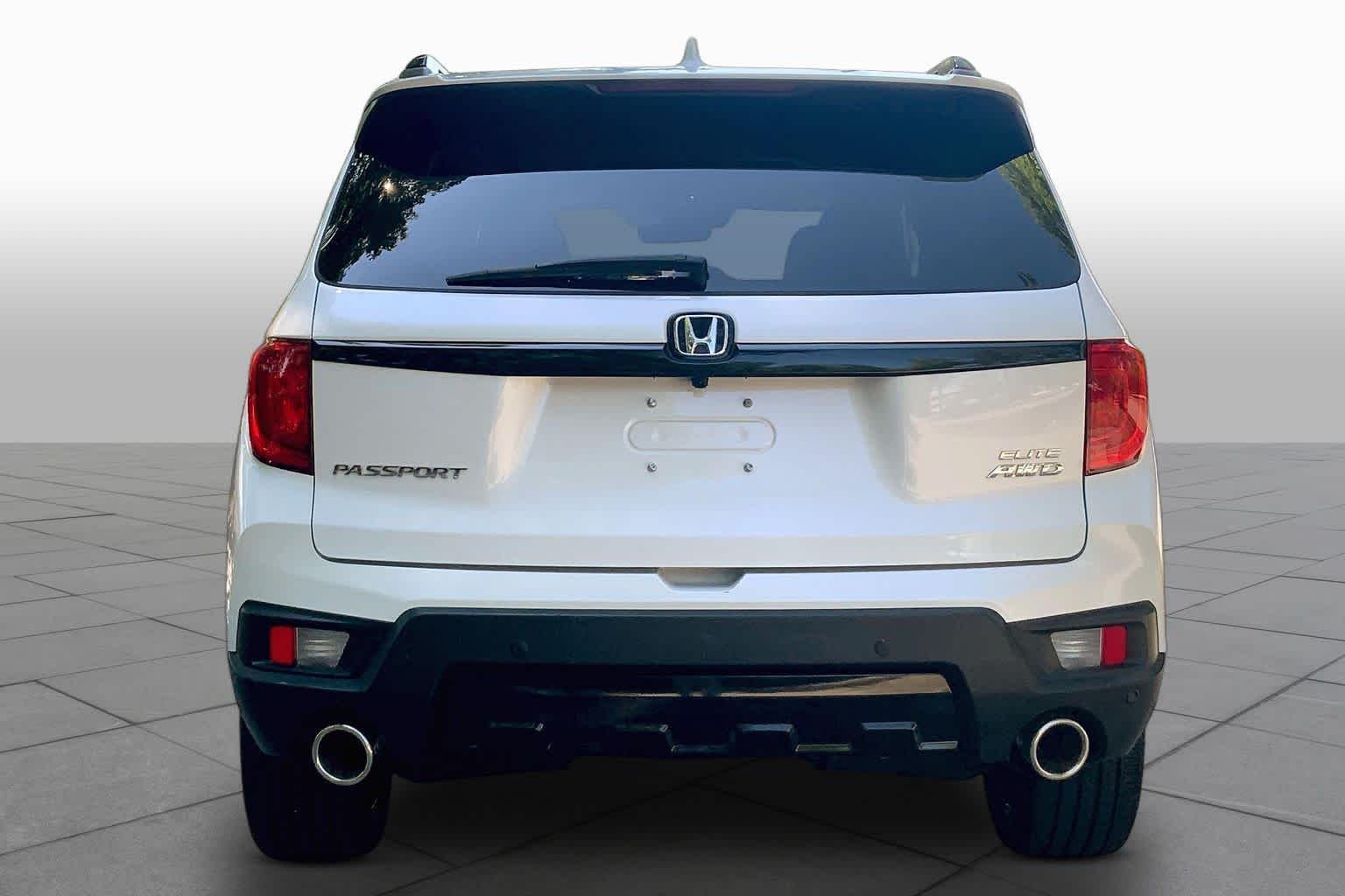 Used 2023 Platinum White Pearl Honda Elite image 4