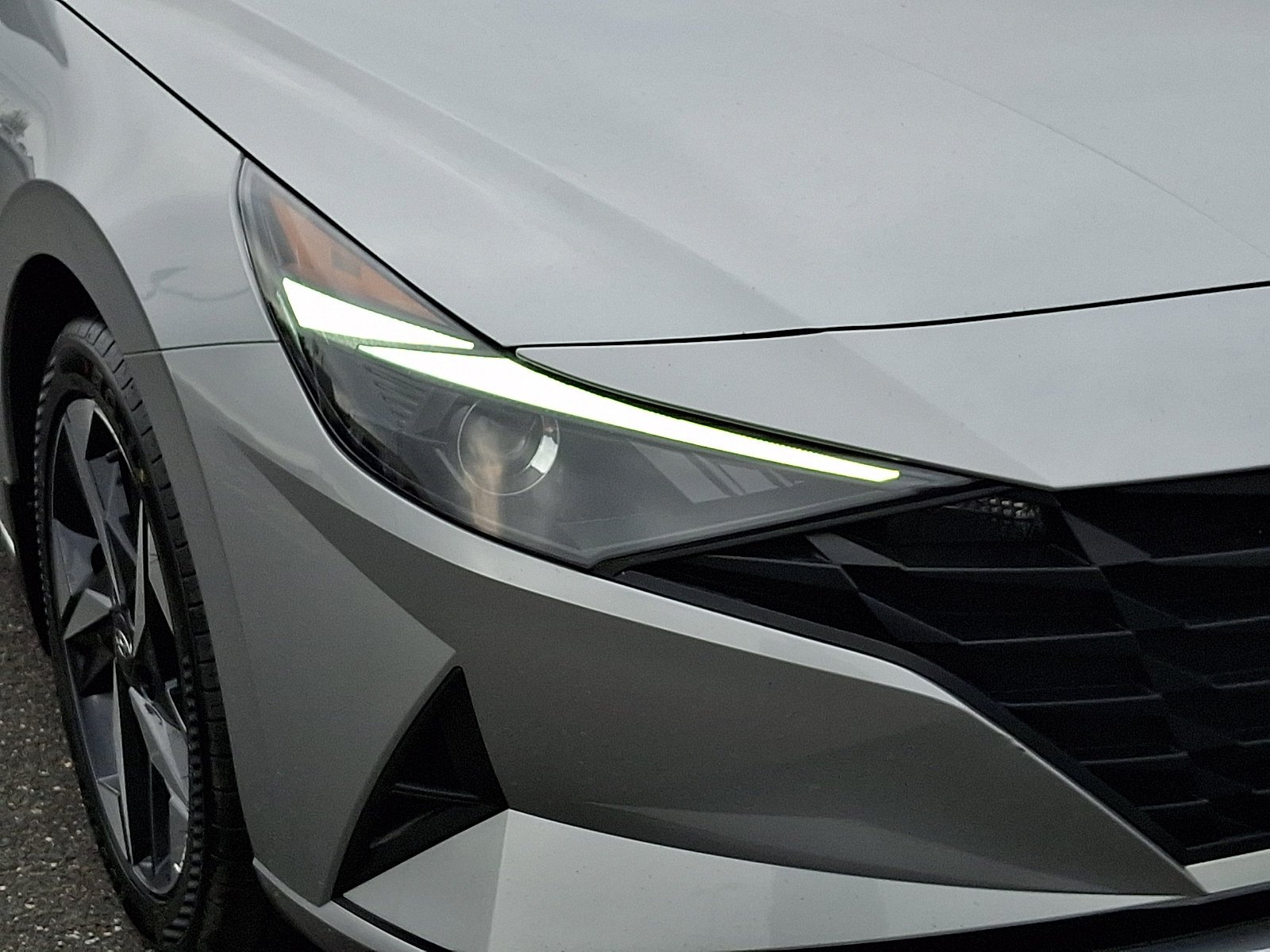 Used 2023 Shimmering Silver Pearl Hyundai SEL image 8