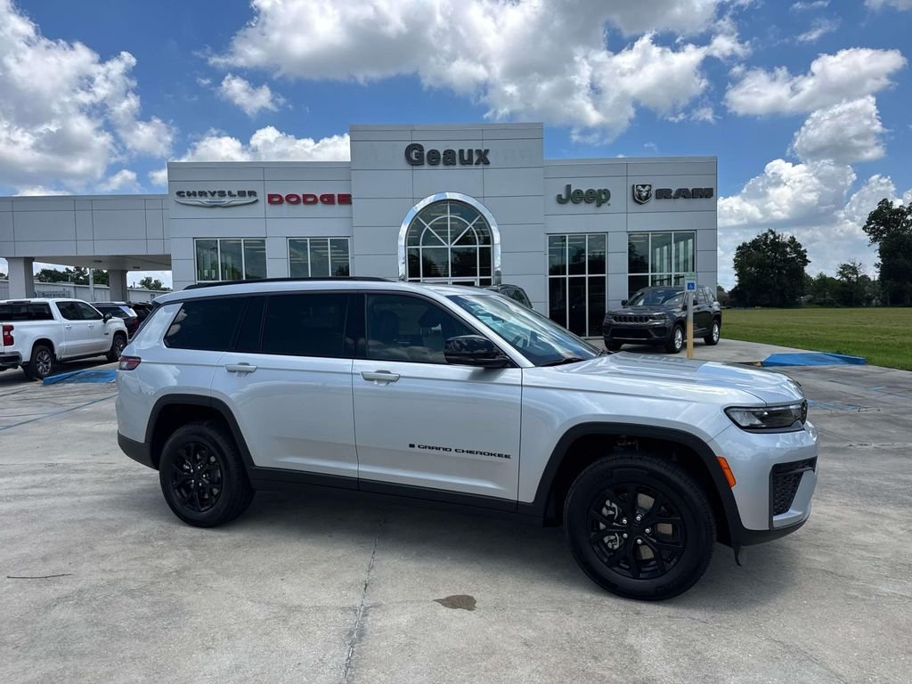 New 2026 Silver Zynith Exterior Paint Jeep Altitude image 1