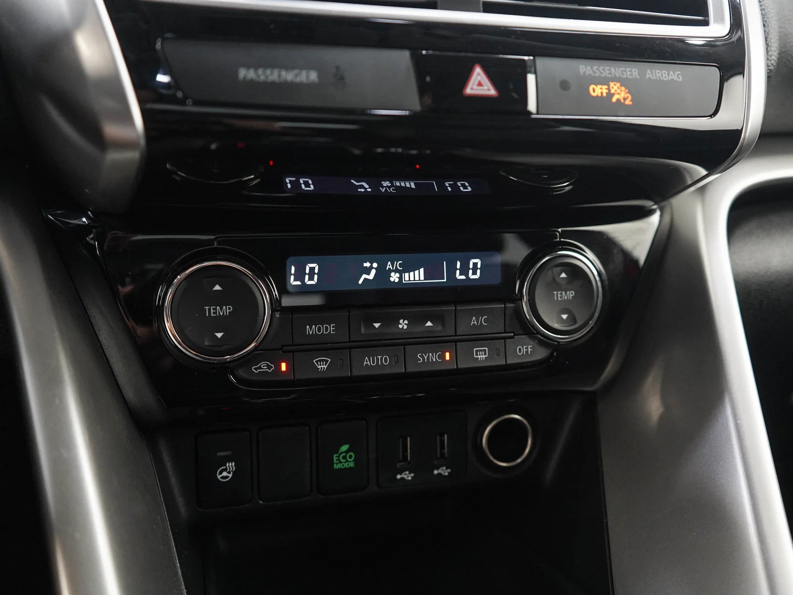 Used 2018 Red Mitsubishi SEL image 22