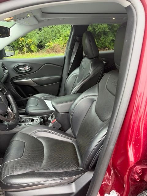 Used 2021 Velvet Red Pearlcoat Jeep Limited image 13