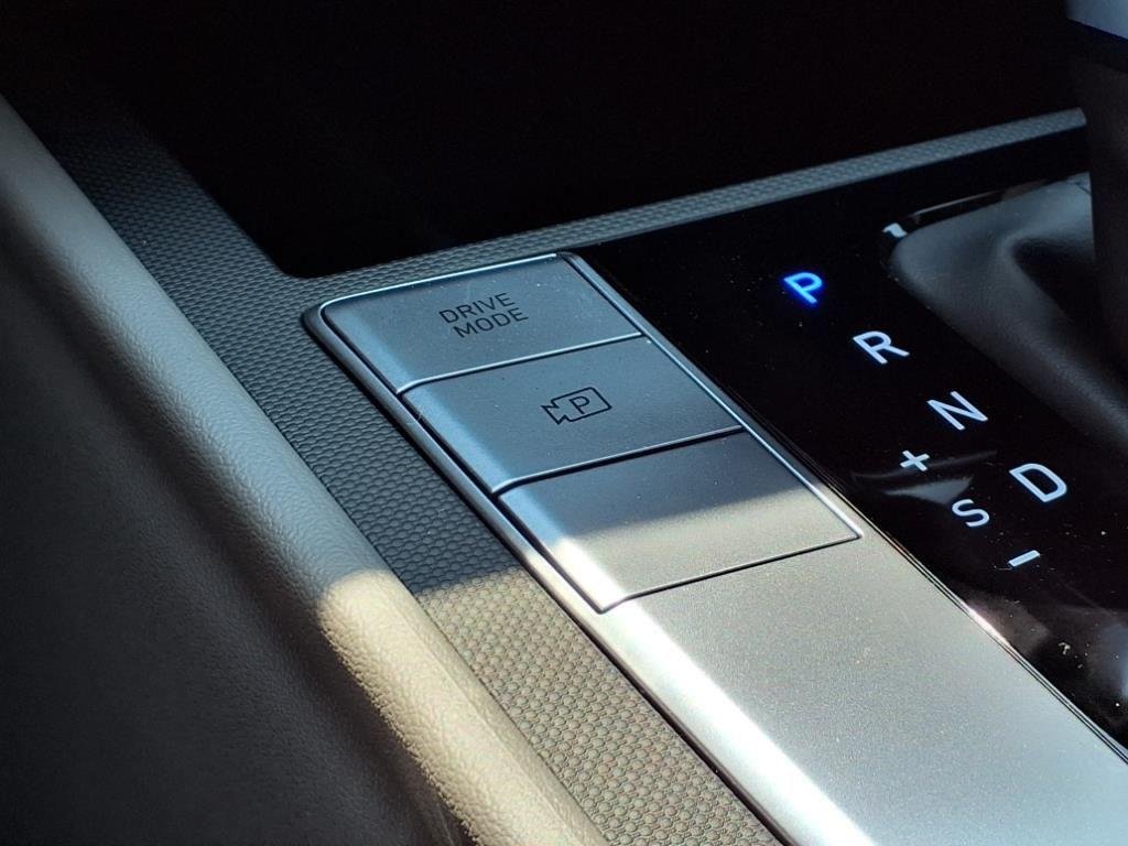 2025 Hyundai Elantra SE - Photo 17