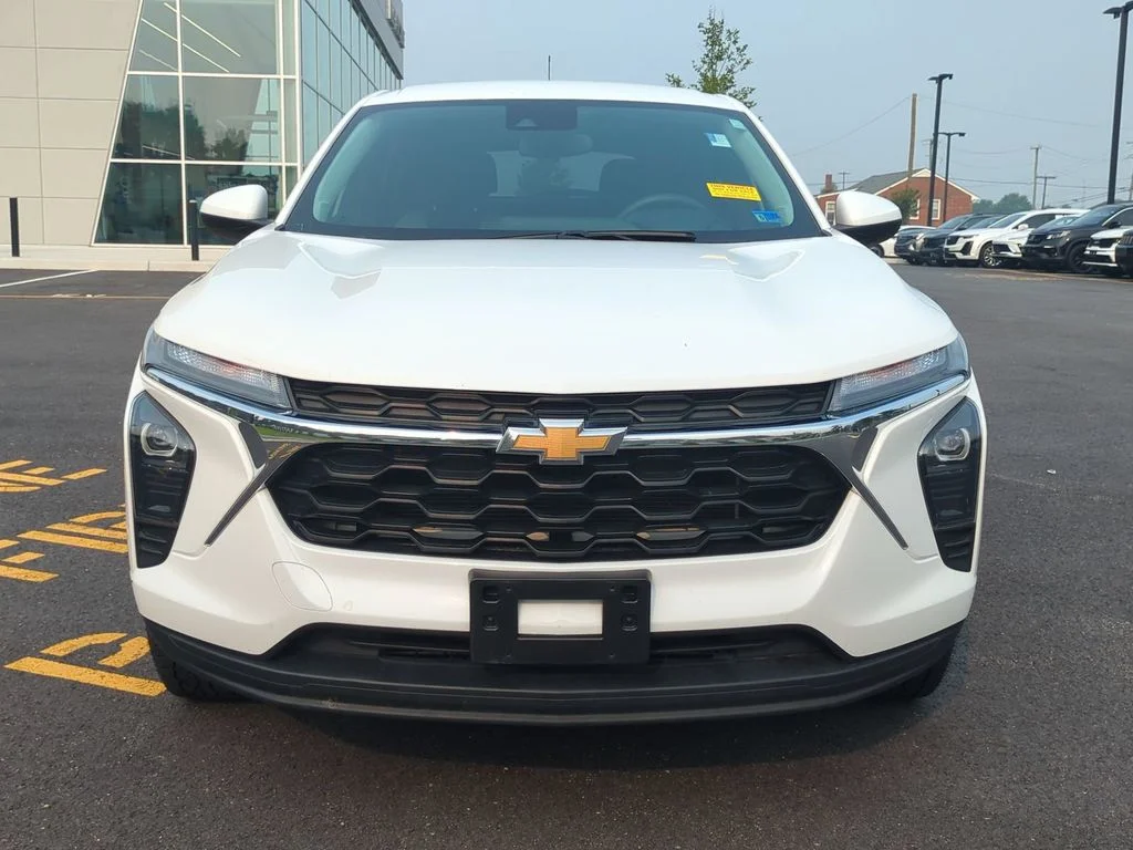 Used 2024 White Chevrolet LS image 9