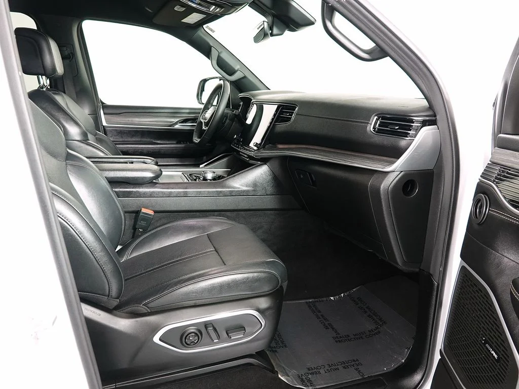 Used 2023 White Jeep Series II image 17