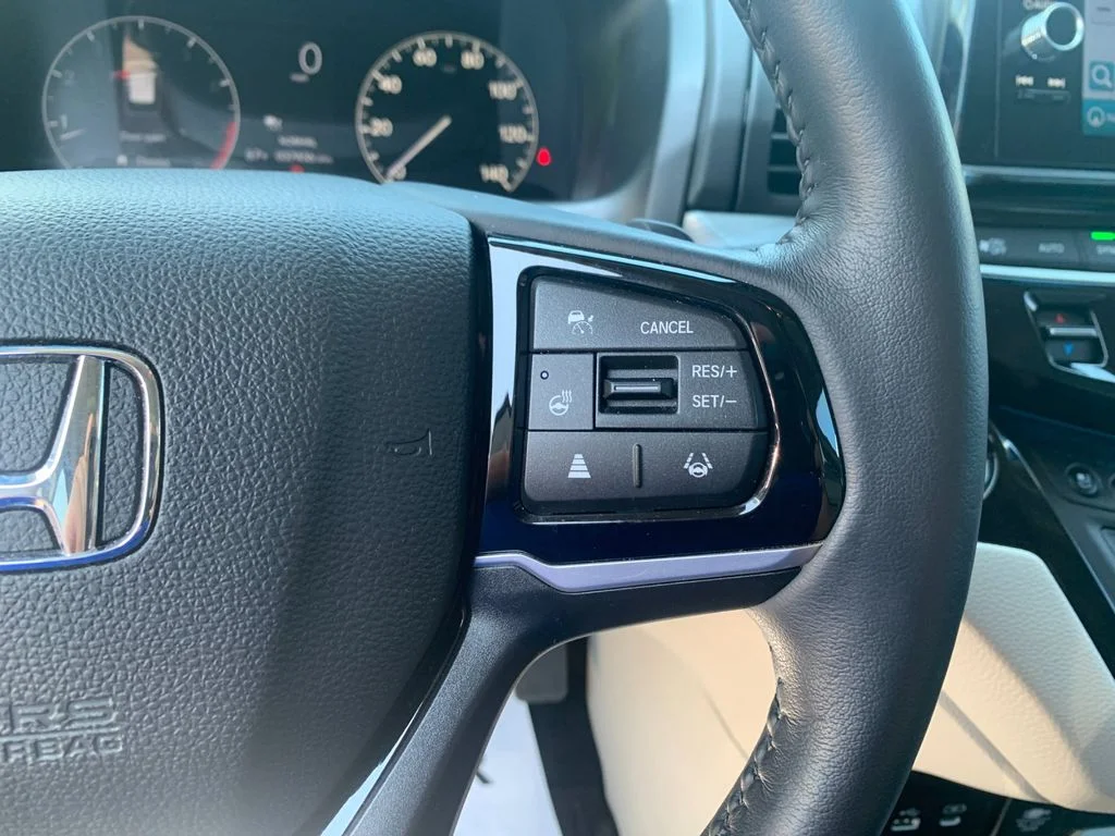 Used 2025 Silver Honda Elite image 27