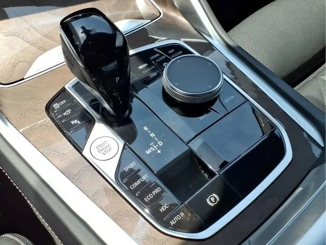 Used 2023 White BMW xDrive40i image 13