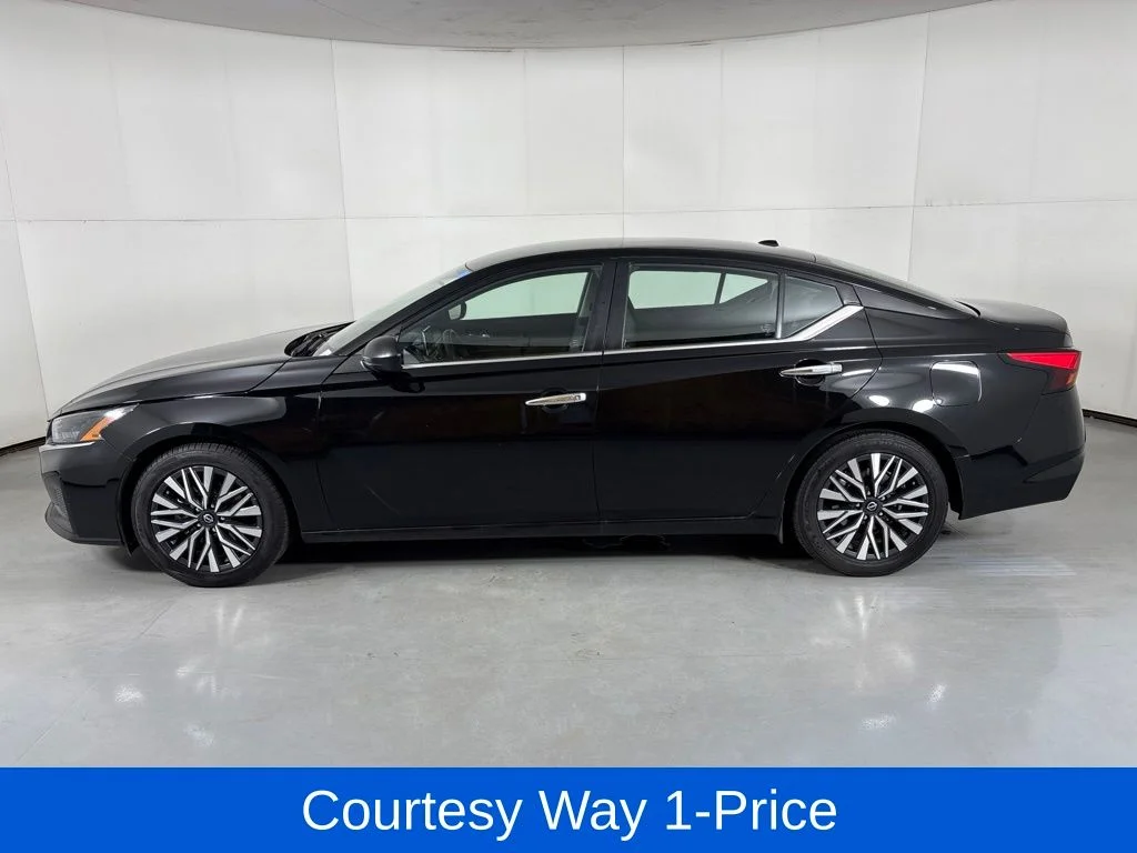 Used 2024 Black Nissan 2.5 SV image 6