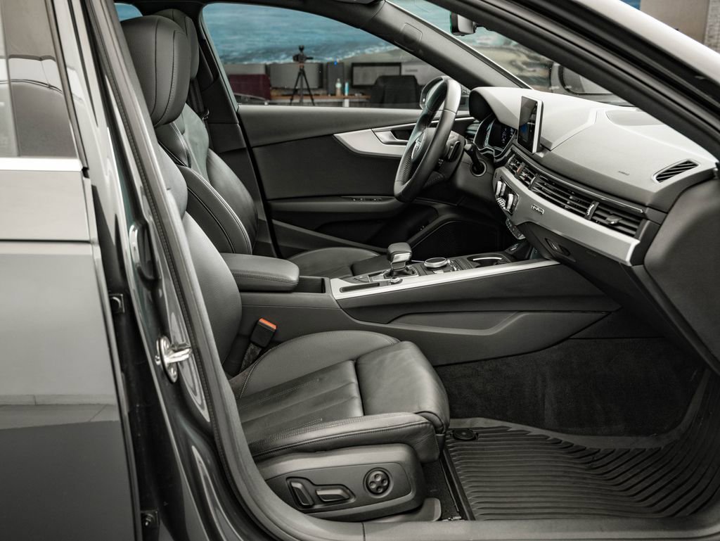 Used 2018 Manhattan Gray Metallic Audi 2.0T Premium Plus image 23