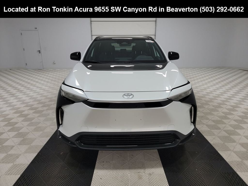 Used 2024 Wind Chill Pearl Toyota XLE image 4