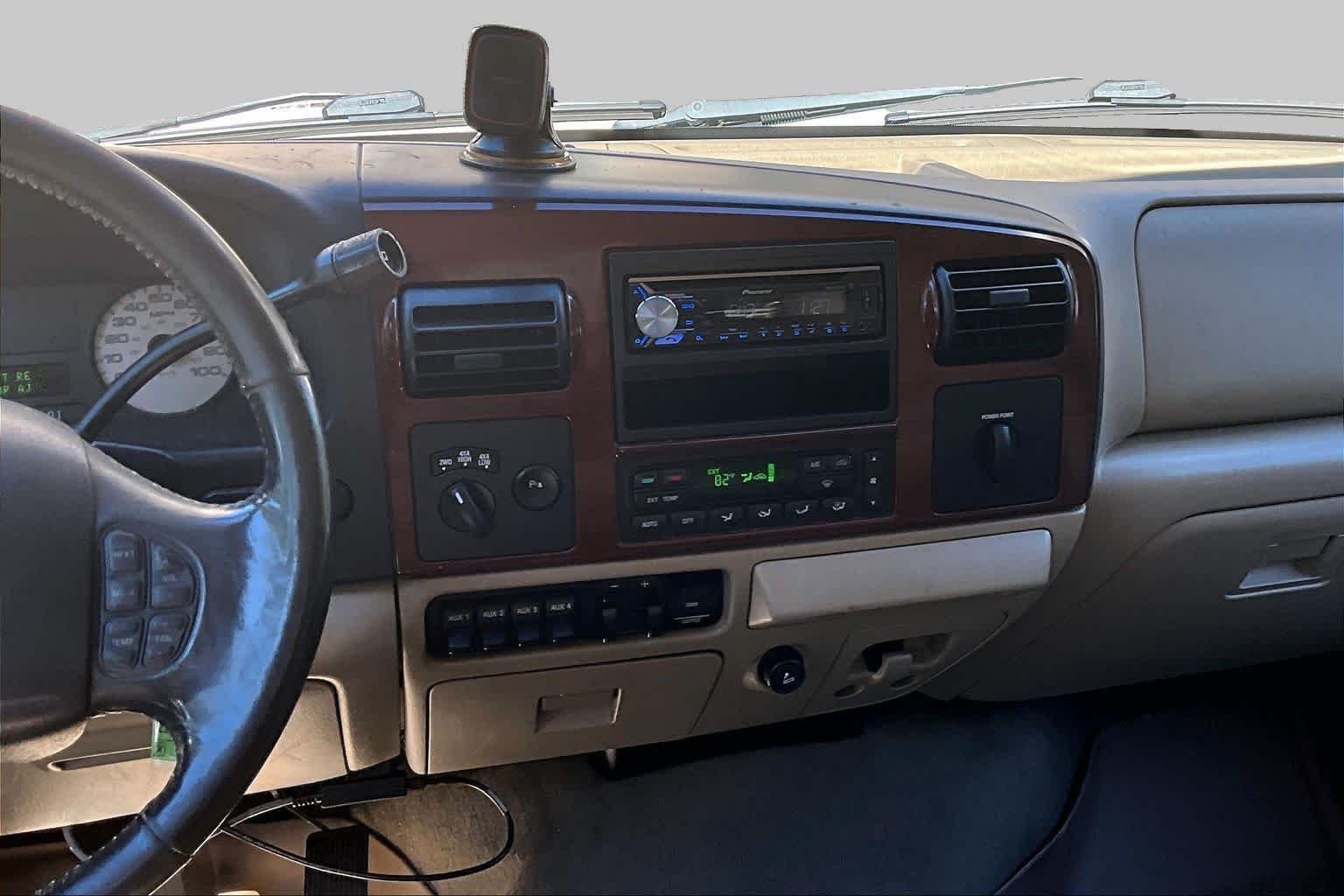 Used 2005  Ford Lariat image 6