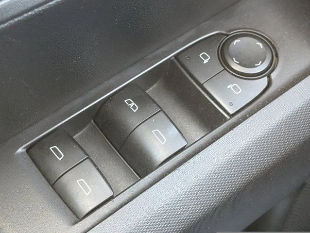 Used 2024 Silver GMC Elevation image 18