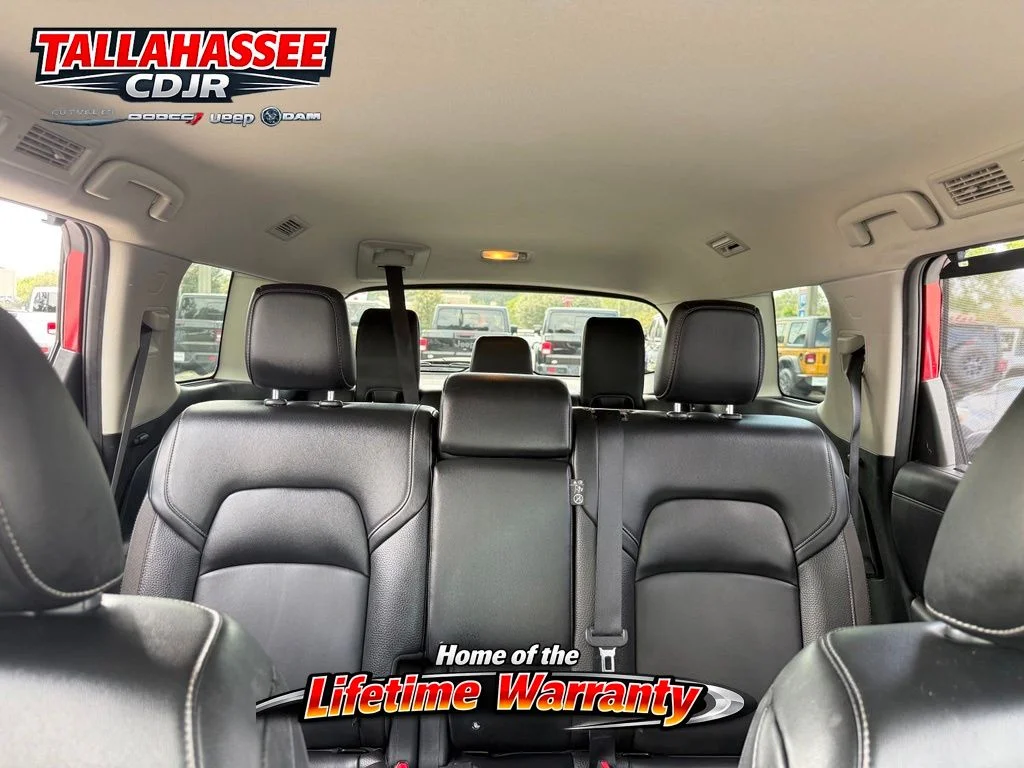 Used 2023 Scarlet Nissan SL image 33