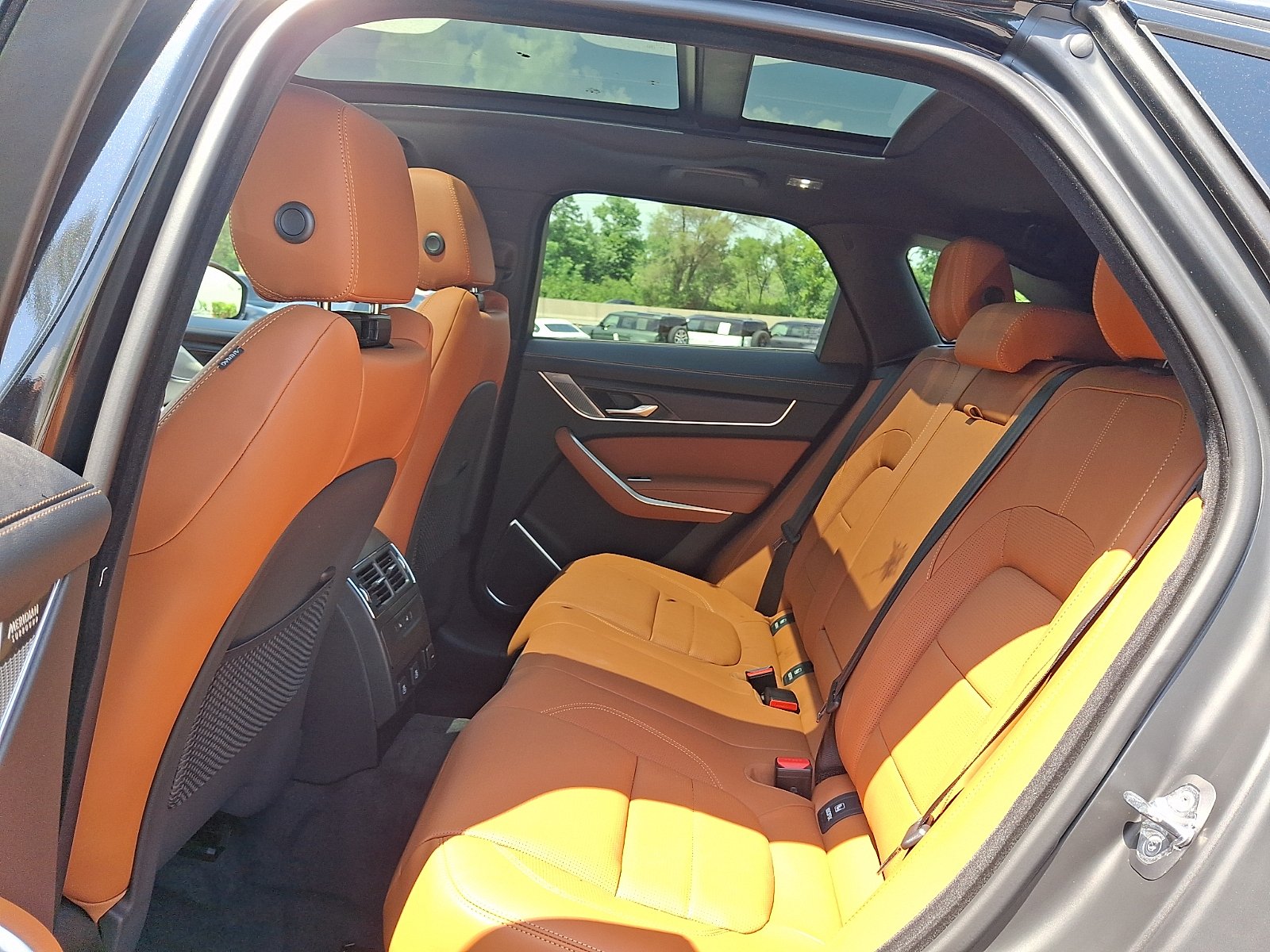 New 2026 Santorini Black Jaguar R-Dynamic S P400 AWD Automatic image 5