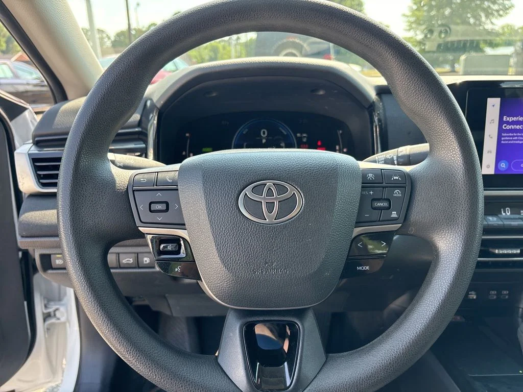 Used 2025 White Toyota  image 16