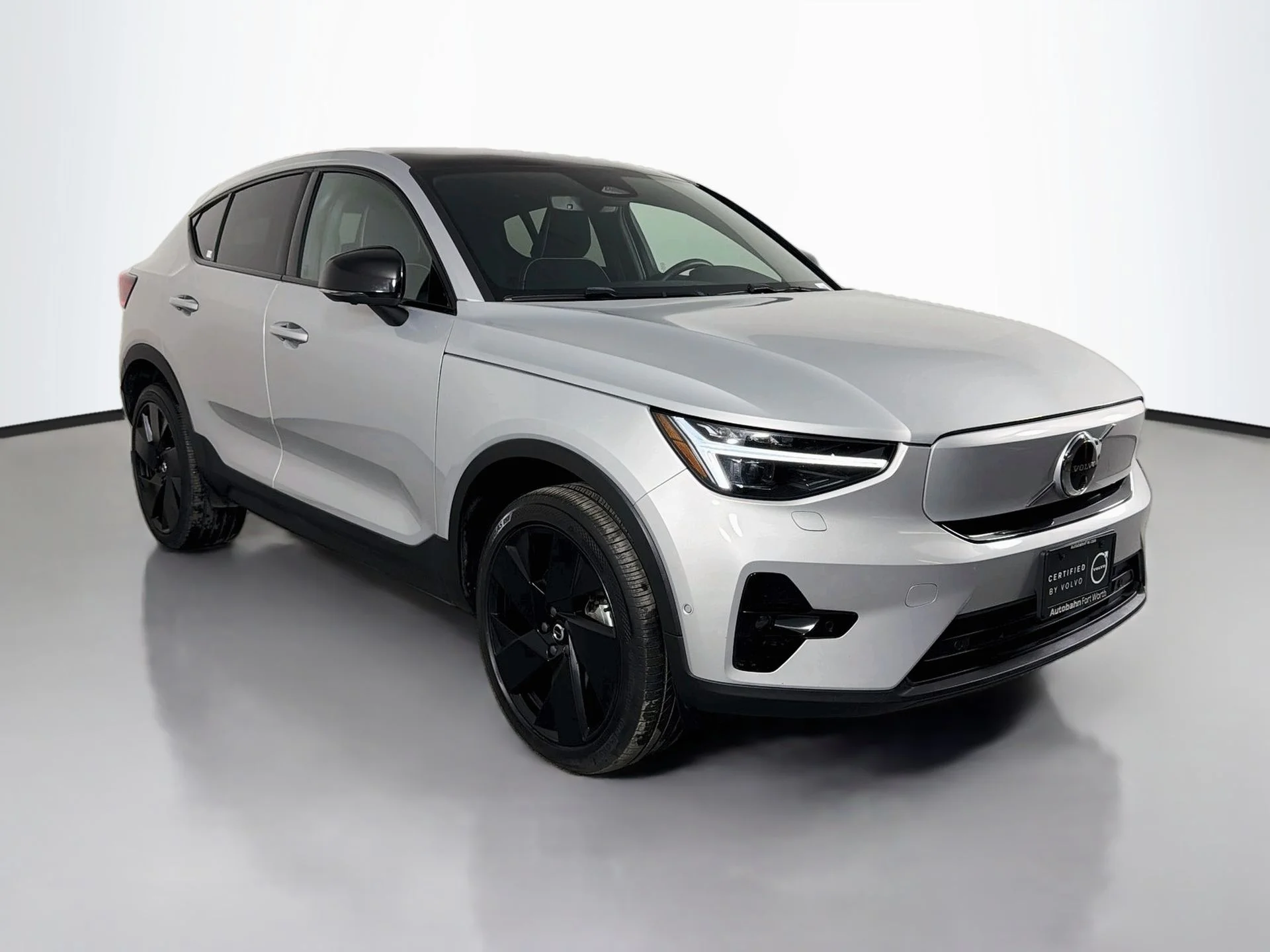 Used 2023 Silver Volvo Ultimate image 3