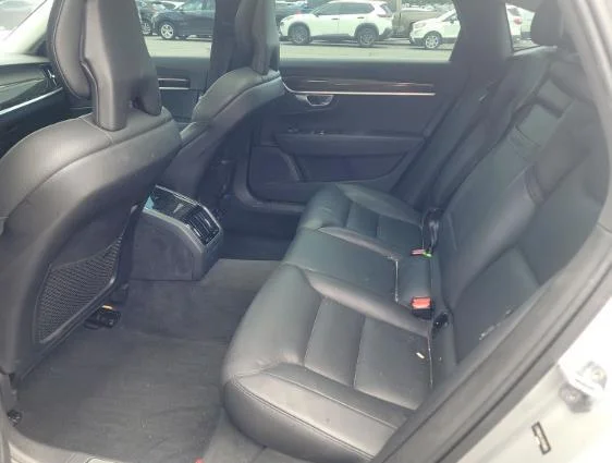 Used 2018  Volvo T5 Momentum image 7