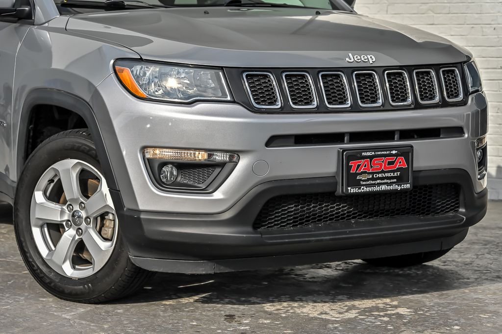 Used 2020 Silver Jeep Latitude image 3