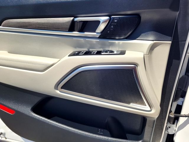 Used 2022 White Kia SX image 16