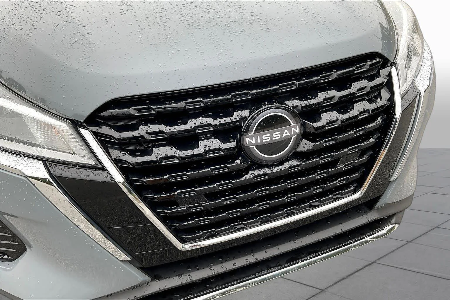 Used 2024 Boulder Gray Pearl Nissan SV image 29