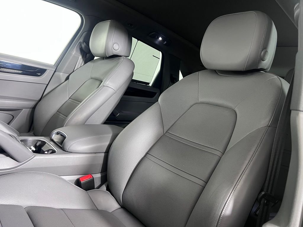 Certified Used 2023  Porsche  image 5