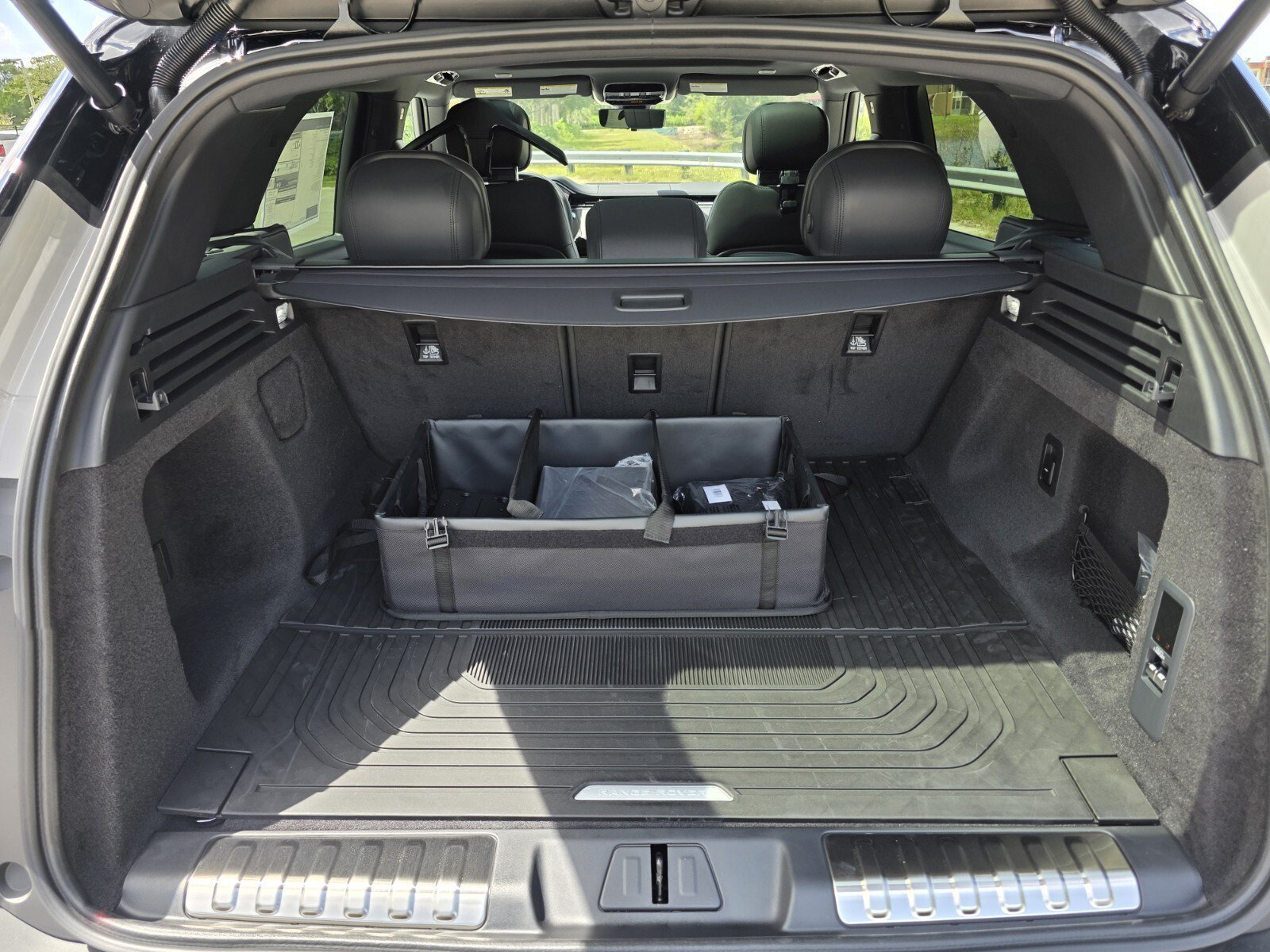 New 2026 Borasco Grey Land Rover P400 Dynamic SE image 15