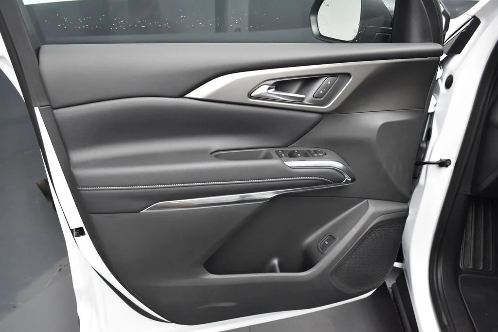 New 2026 Summit White Chevrolet LT image 22