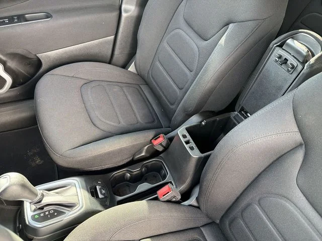 Used 2021 White Jeep Latitude image 22