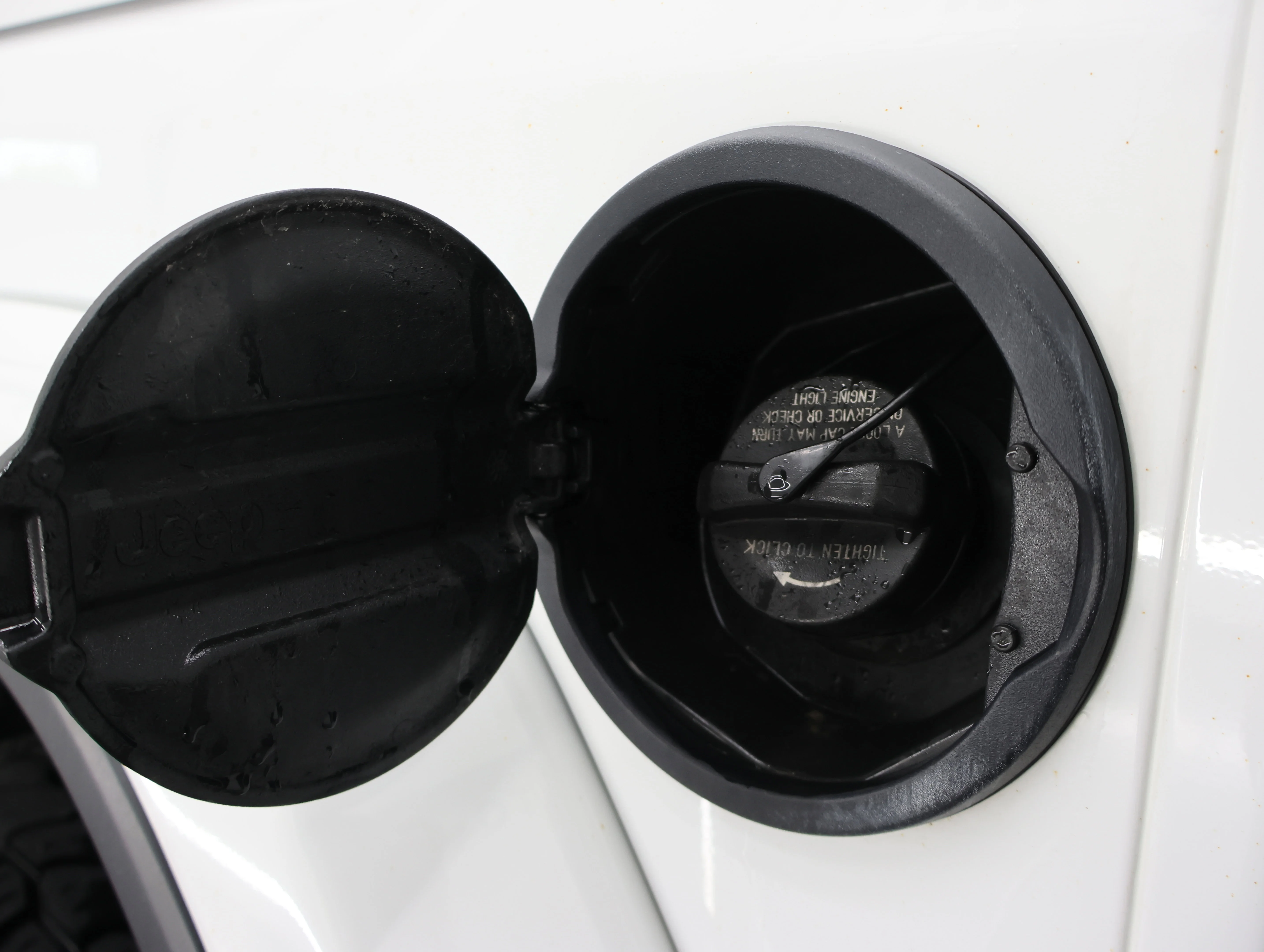 Used 2019 Bright White Clearcoat Jeep Unlimited Sahara image 29